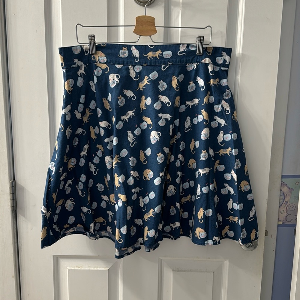 Retro-licious (ModCloth), 1X skater skirt, elastic and zippered.